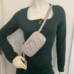 Firm ✨Michael Kors Rose Logo Quilted Belt Bag